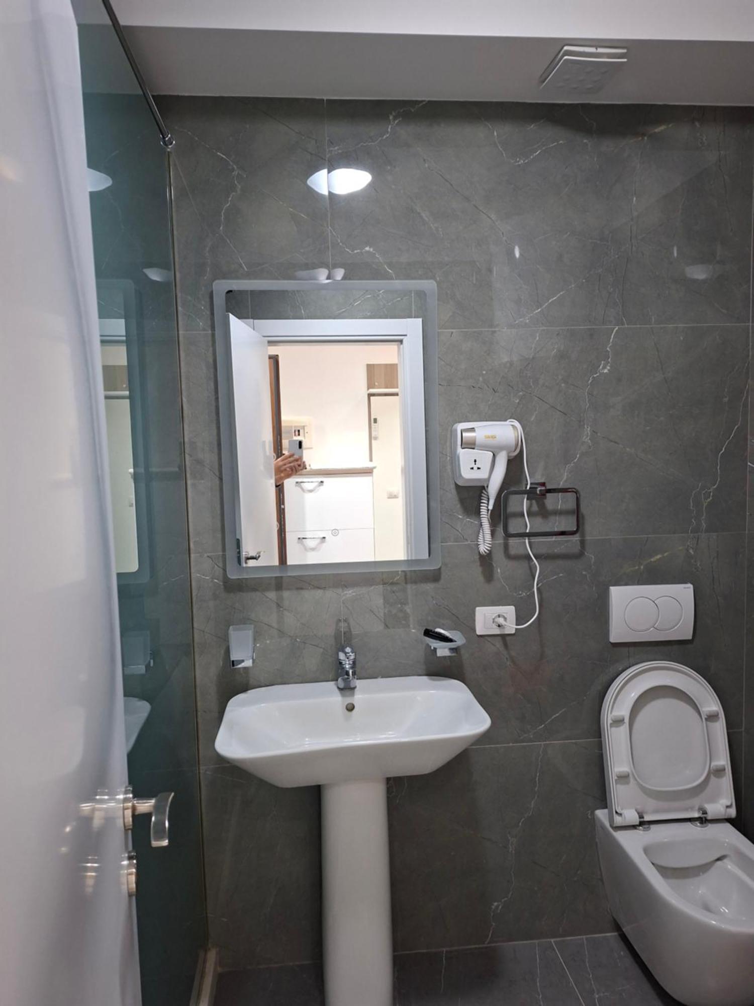 D&D Hotel Shëngjin Habitación foto